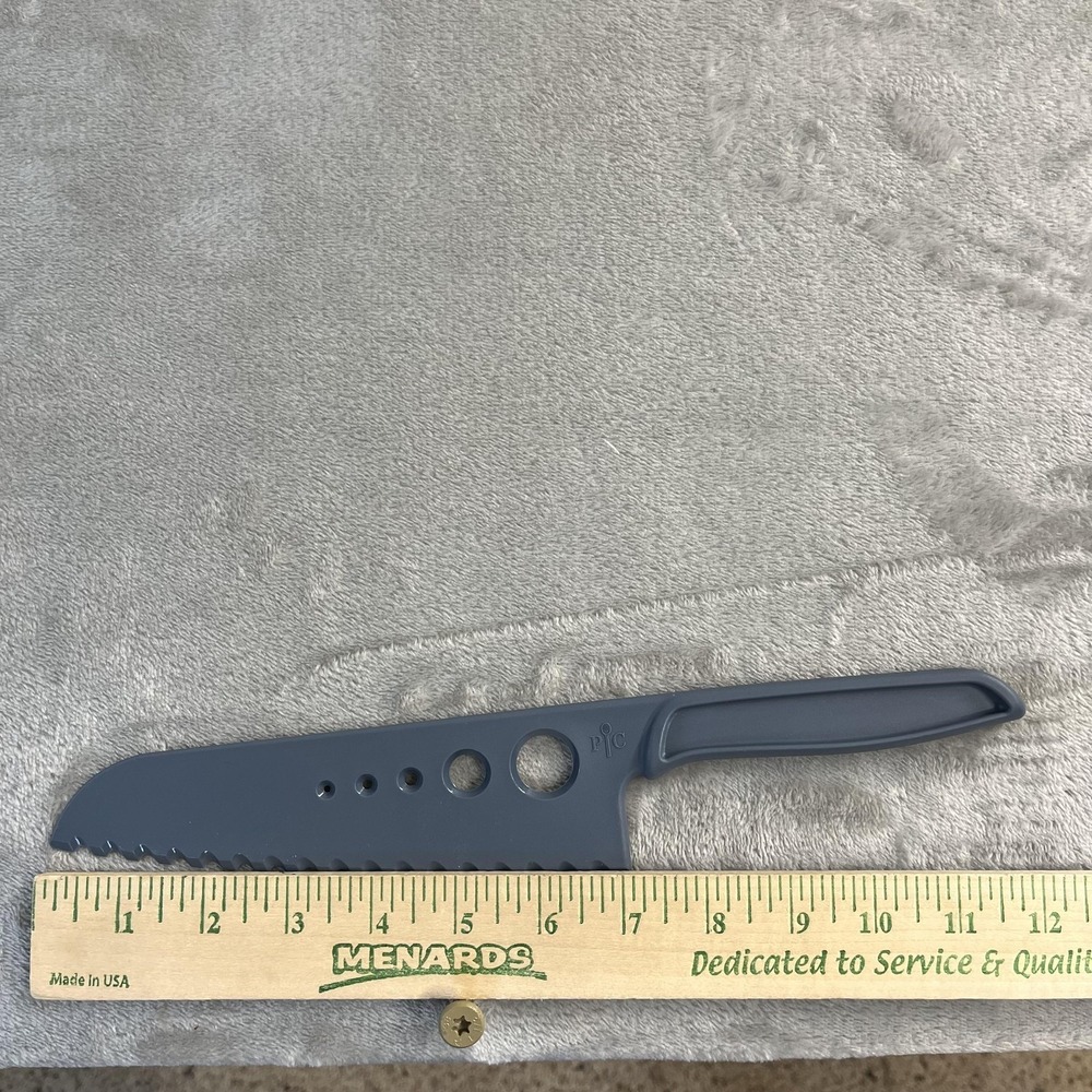 Pampered Chef Serrated Plastic Knife Gray Lightweight Kitchen Tool Made In USA